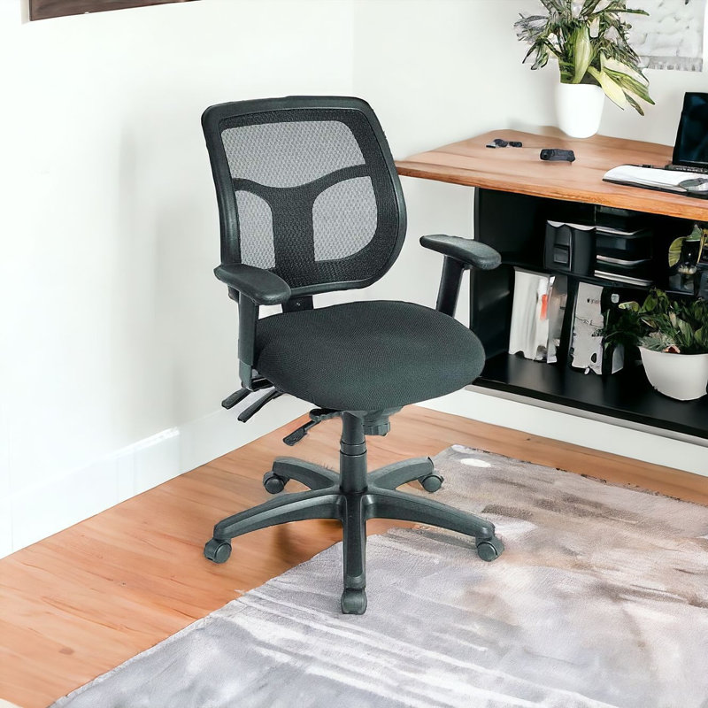 Chaise de bureau noire pivotante réglable