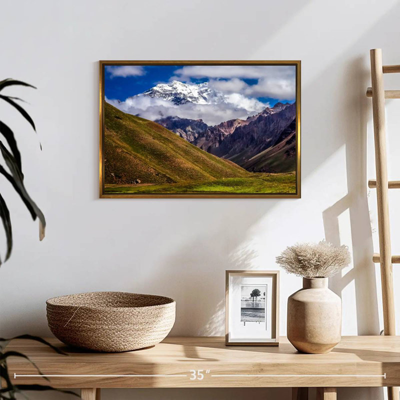 Aconcagua nuageux, Cadre flottant doré, 19 po x 13 po