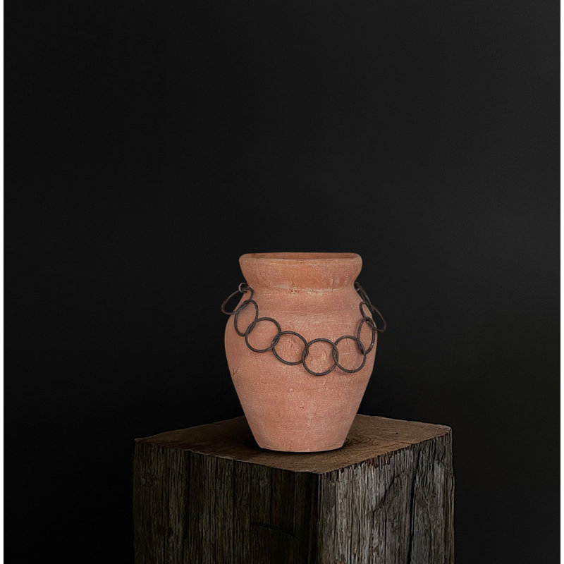 Vase en argile rétro fait à la main