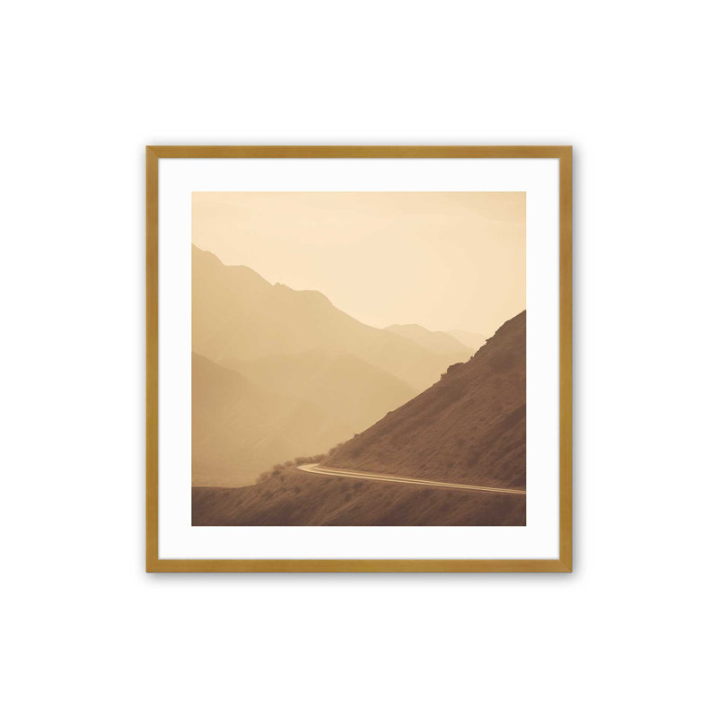 «Through The Mountain Pass I», H 13,75 po x l 13,75 po, Or poli