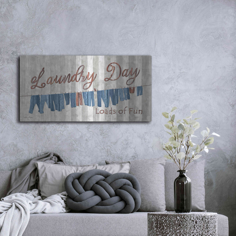 «Laundry Day Charges of Fun» par Lori Deiter, art mural en métal, H 24 po x l 48 po