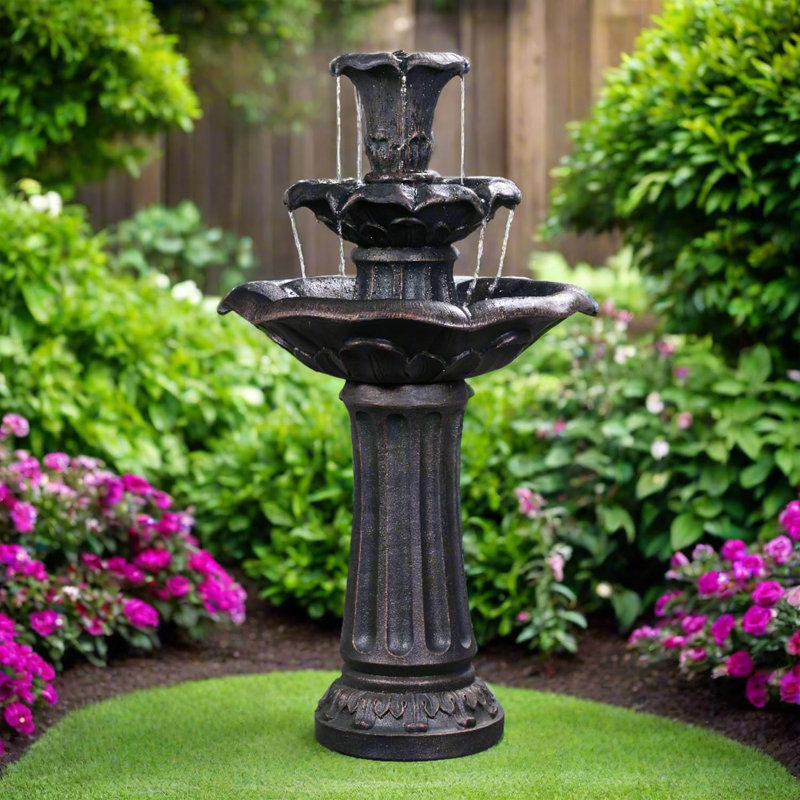Fontaine à 3 niveaux avec cascade de fleurs de lis et piédestal