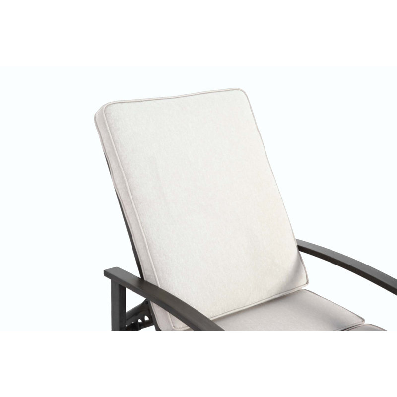 Chaise longue en fonte d'aluminium avec matériau durable, dossier réglable et roulettes pour un confort et une mobilité ultimes.