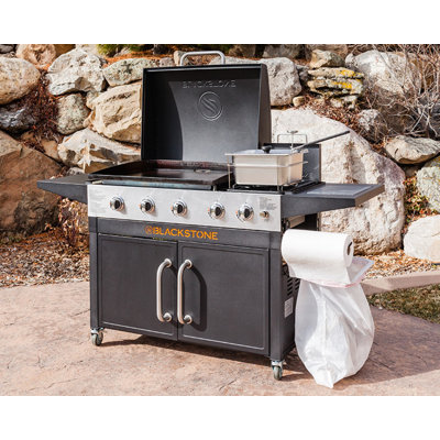 Barbecue au propane liquide autoportant à 5 brûleurs 48 000 BTU avec brûleur latéral et armoire Blackstone