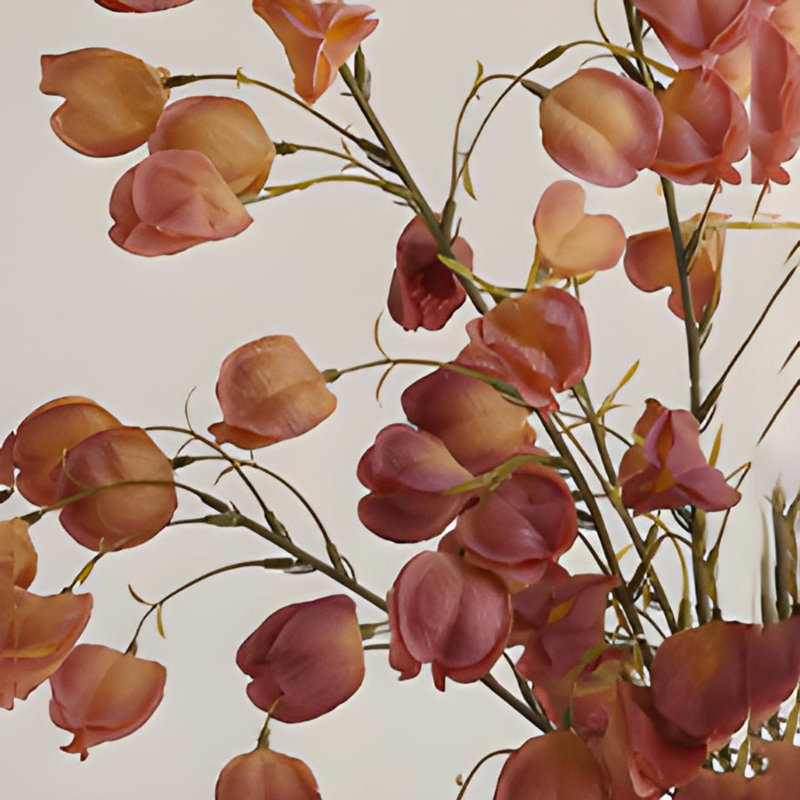 Ornements de fleurs simulées