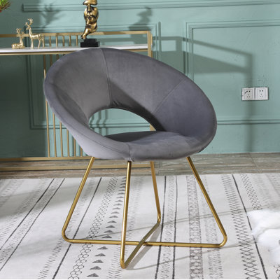 Fauteuil d'appoint rembourré en velours soyeux Slatina