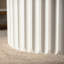 Ensemble de tables basses rondes festonnées blanches