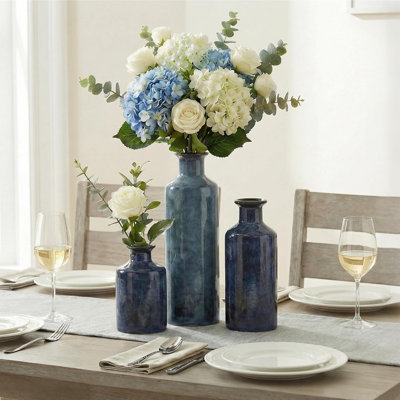 Ensemble de vases en céramique bleue