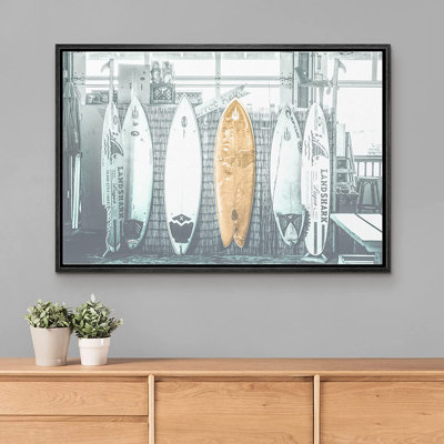 Signe, reproduction d'art sur toile encadrée, planche de surf longue variété au magasin de surf de la Californie, océan, photographie, réalisme, bohème, paysage urbain, bleu, pour le salon, la chambre à coucher, le bureau