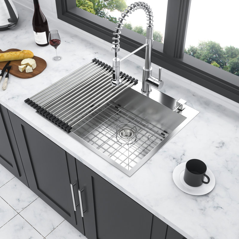 Évier de cuisine en acier inoxydable 304 de calibre 18. Bol simple de 25 po avec surface lisse et insonorisation pour un évier confortable de 25 po x 22 po. Séchoir à cuve facile à installer