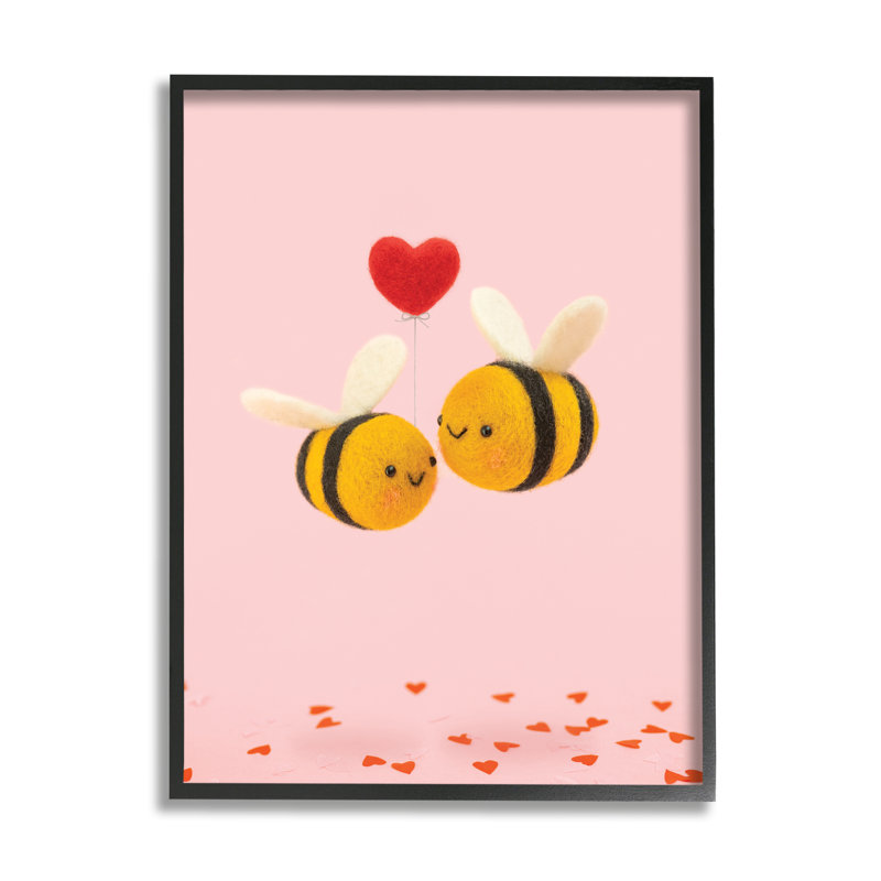 Photographie romantique de cœurs bourdons roses sur bois par Lemon & Sugar, Giclée encadrée noir minuit, H 30 po x l 24 po