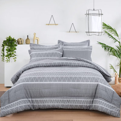 3-Piece Reversible Boho Triangle Striped Comforter Set Down Alternative Soft Microfiber Bedding