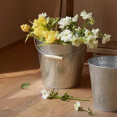 Jardinière en seau galvanisé