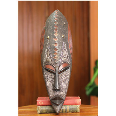 Masque royal original en bois africain avec décoration murale en aluminium gaufré
