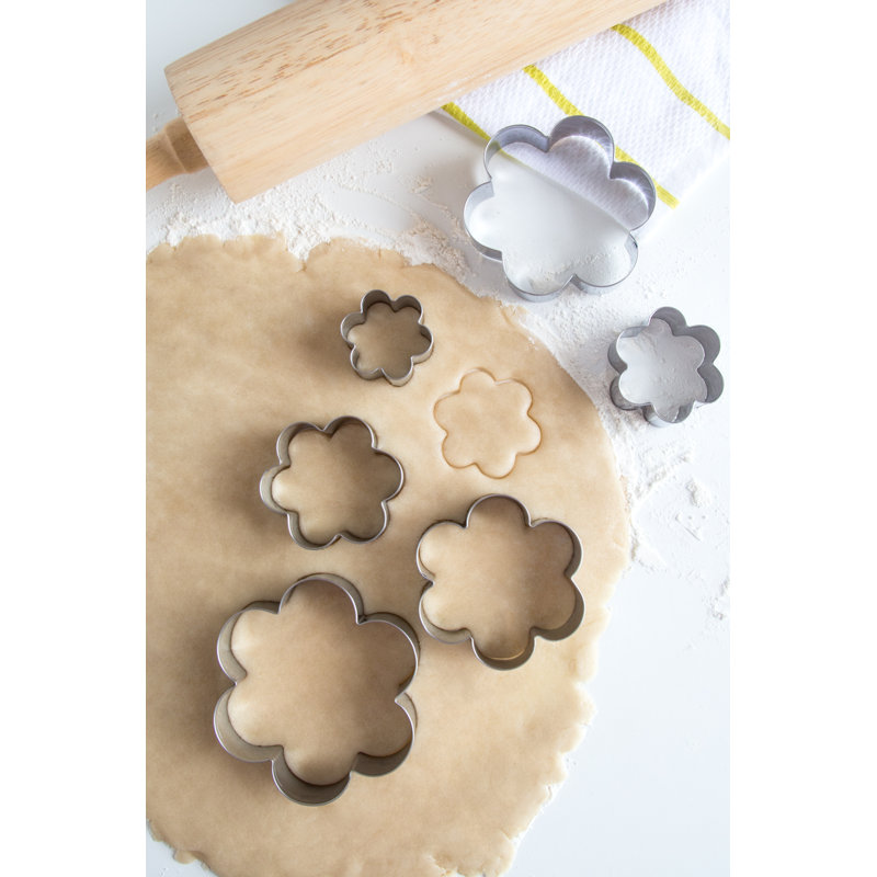 Stainless Steel Flower Cookie Cutter Set with Storage Tin