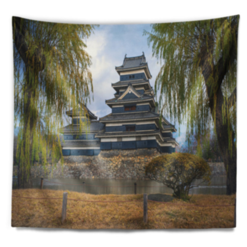Tapisserie castle en polyester matsumoto avec accessoires suspendus inclus, H 68 po x l 80 po