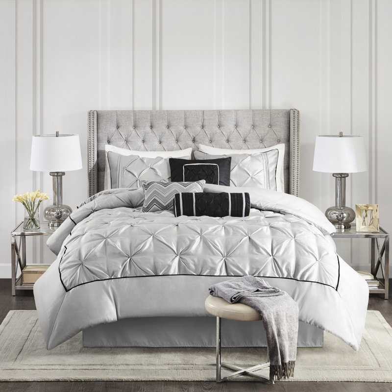 Édredon 7 pièces en gris très grand - intérieur, broderie élégante, comprend 1 édredon, 2 taies décoratives, 3 coussins décoratifs, jupe de lit, motif de collection froissée, comprend une caractéristique lavable