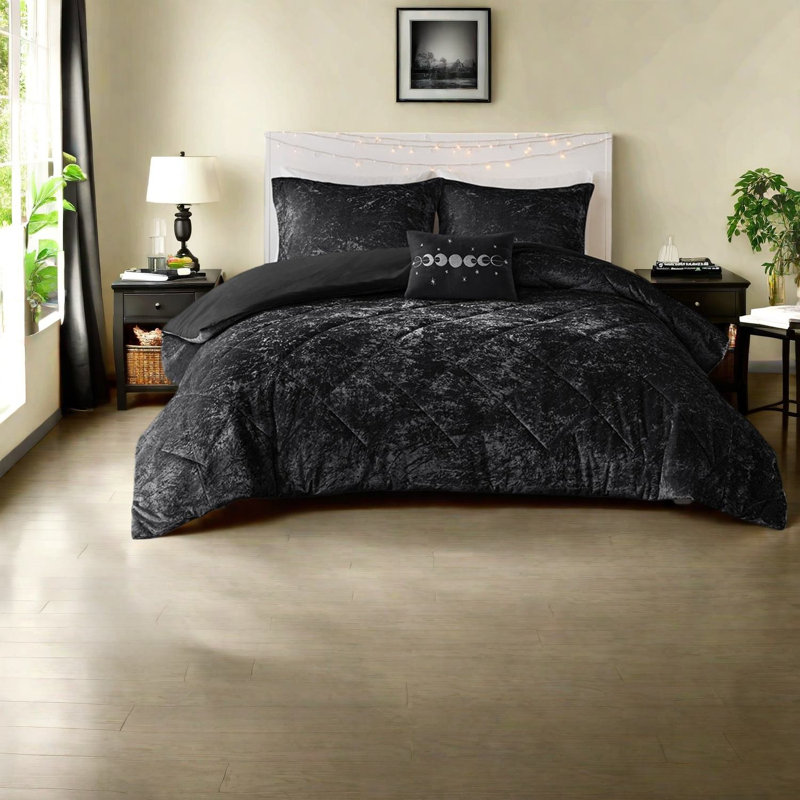 Luxurious Black Bedding Set, Modern Glam For Home Comfort