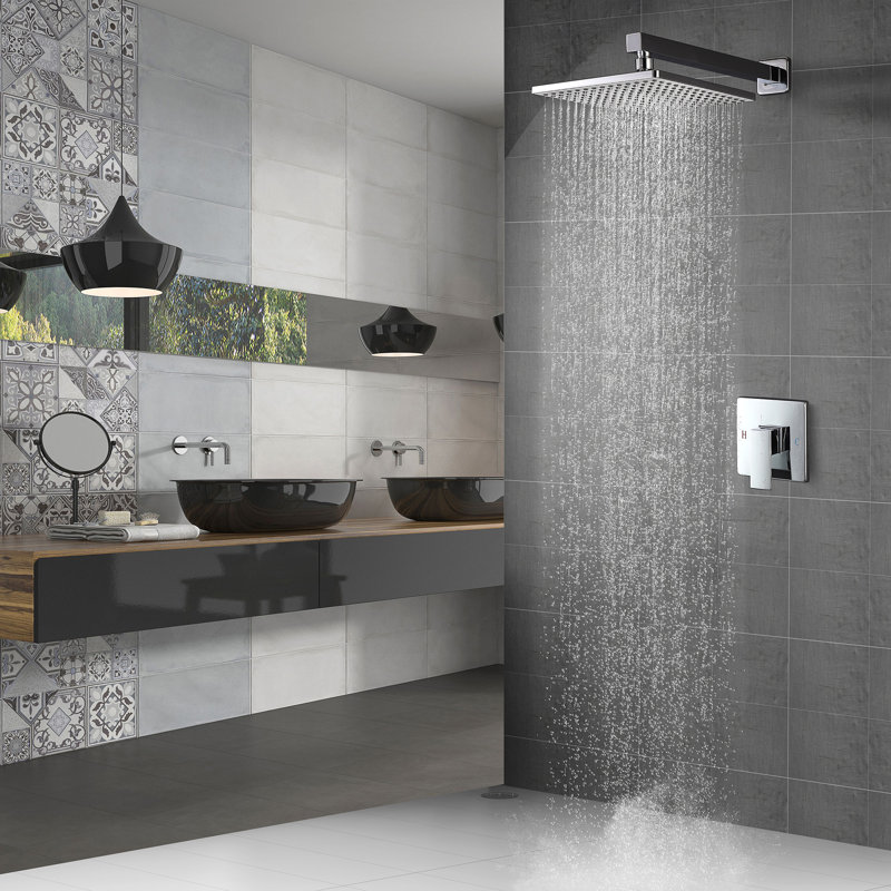 Système de douche carré à pression équilibrée avec valve brute en or brossé, Chrome