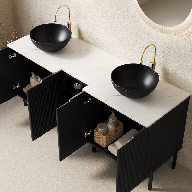 Meuble-lavabo double autoportant de 60 po avec lavabos TURIO, 2 armoires de rangement rayées de 24 po + tablette ouverte amovible de 12 po, 2 vasques noires à motif de cuve en pierre avec comptoir blanc de Carrare