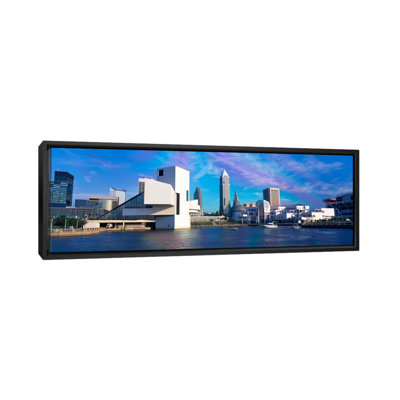«Buildings at the Waterfront Cleveland, Ohio», reproduction de photo sur toile