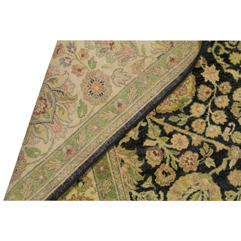 Tapis noir / crème noué à la main