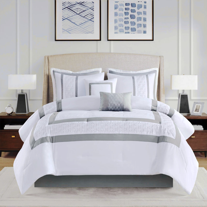 Polyester Comforter, California King Comforter + 4 Pillowcases, White Geometric Shapes