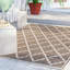 Tapis d'intérieur / extérieur taupe / sable à motif géométrique Broddrick-1222353422