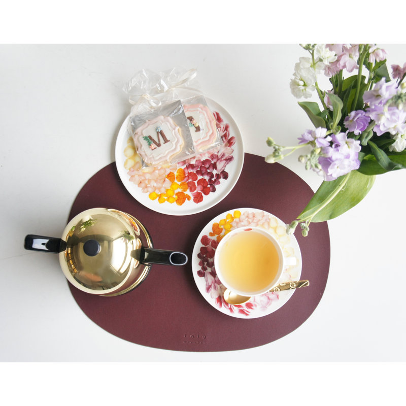 Tasse à pétales et soucoupe