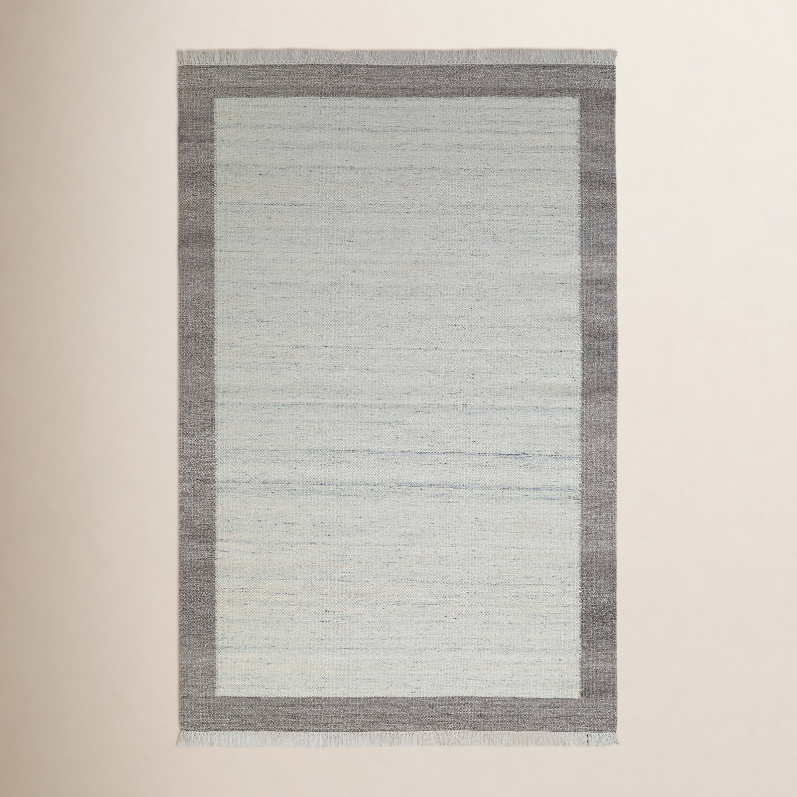 Kaylee Gray Ivory Hand-Tufted Wool Rug, Rectangle 2' x 3'