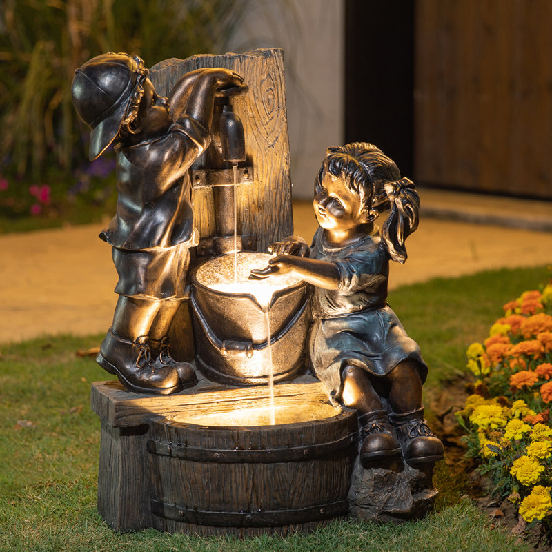 Fontaine garçon et fille en résine Chalfield