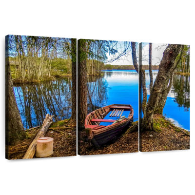 Mehar, vieux bateau dans la forêt