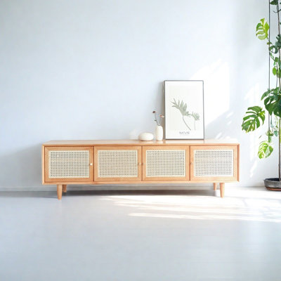 Meuble télé minimaliste avec pin et rotin