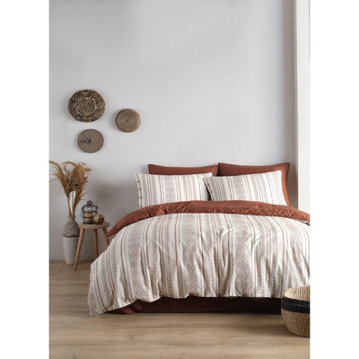 Quiltisse Bedspread with Pillowcases Included