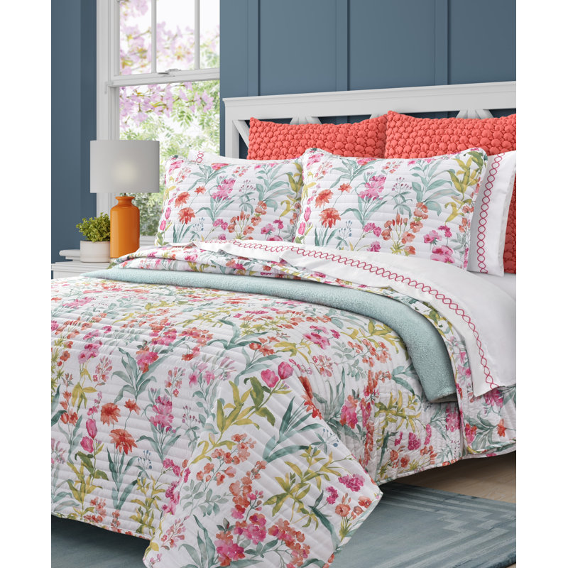 Queen Pink Floral Aerated Fabric Quilt Set