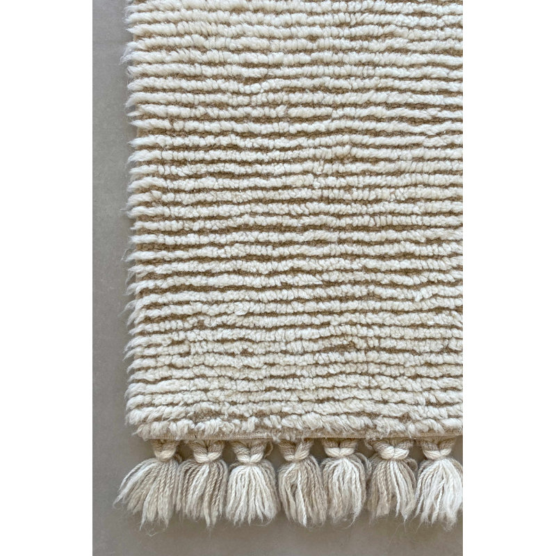 Pink Nose Sheep Hand Tufted Wool Area Rug in Sandstone/Sheep White, Rectangle 2'7" x 4'7"
