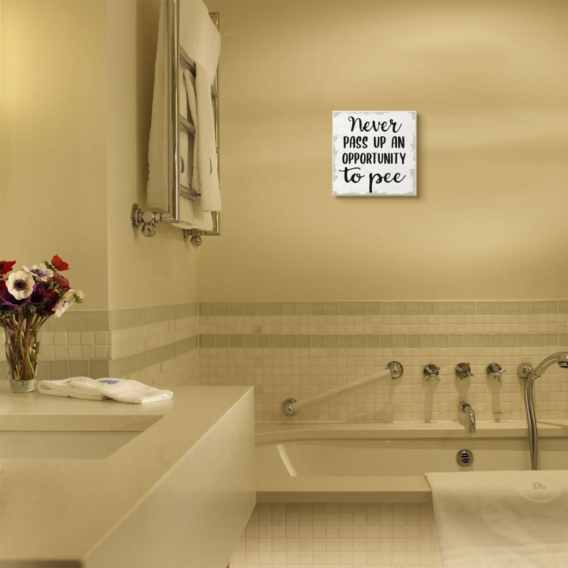 «Never pass up an opportunity toilette humour» par Daphne Polselli - reproduction d'art textuel, H 12 po x l 12 po x P 0,5 po