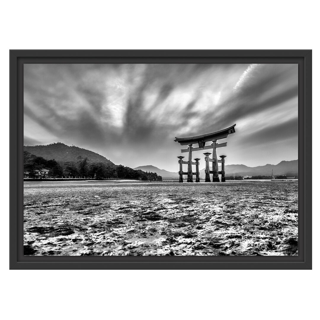 Gerahmtes Wandbild Torii in Hiroshima Japan