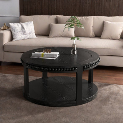 Table basse ronde avec plateau épaissi à deux niveaux, pieds robustes et motif perlé