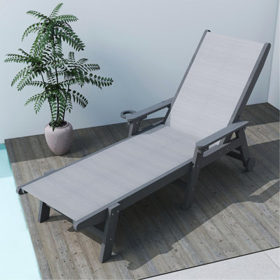Chaise longue d'extérieur, chaise longue d'extérieur en PEHD avec roulettes, chaise longue inclinable réglable à 5 positions pour terrasse