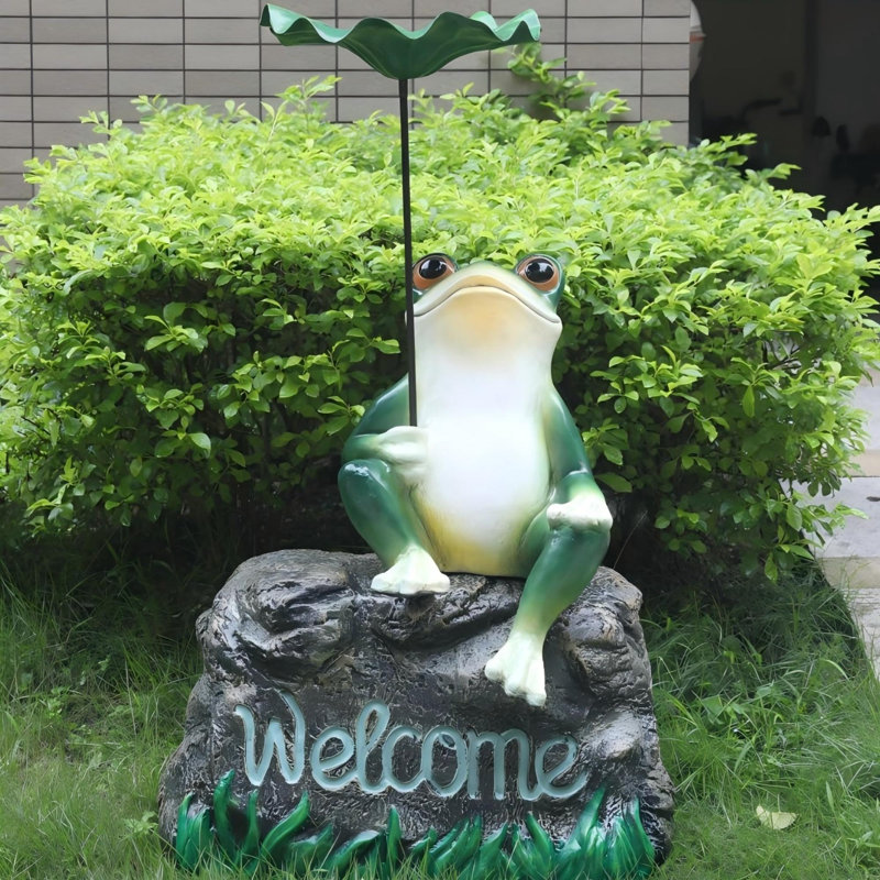 Statue de jardin grenouille sur pierre avec lotus