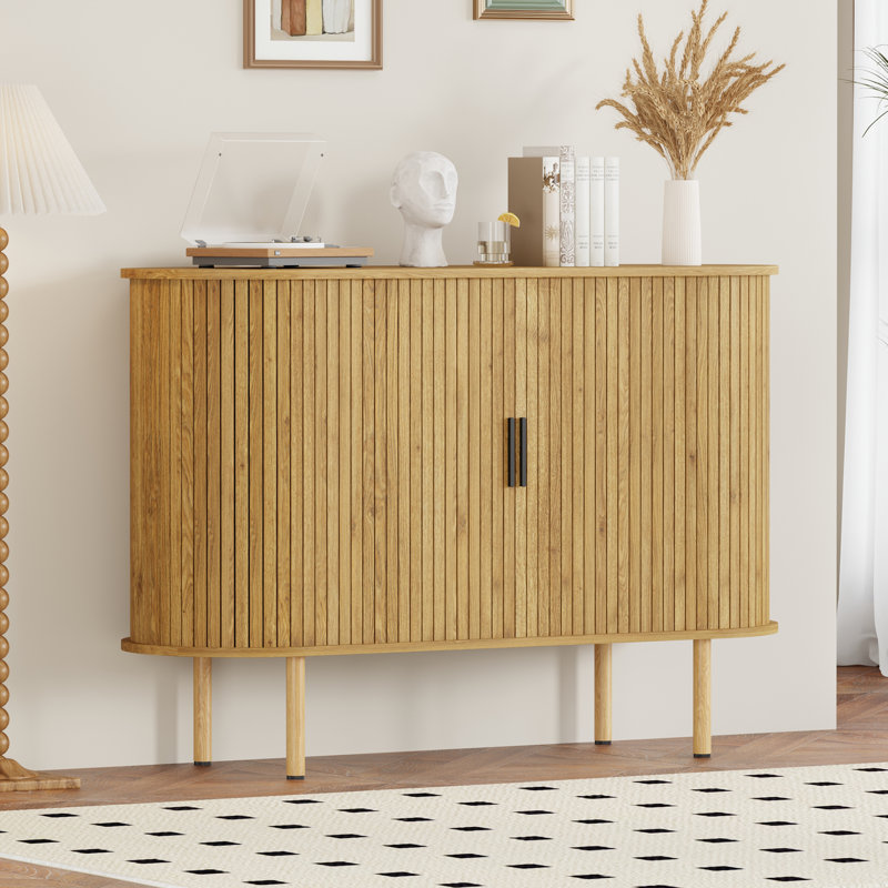 Buffet moderne cannelé 47 po - Portes coulissantes en chêne, tablettes réglables, console de rangement décorative - salon, salle à manger, entrée, cuisine