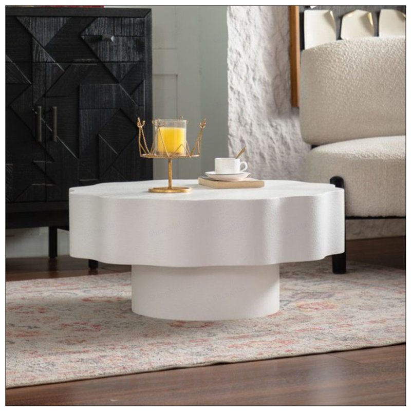 Table basse festonnée: forme ondulée unique, pièce maîtresse pour les espaces élégants., Blanc