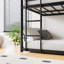 Triple lits simples superposés, lit plateforme simple au-dessus de simple au dessus d'un lit simple en métal, deux échelles attachées