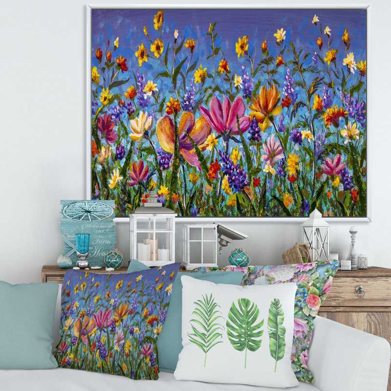 Marguerites et fleurs sauvages dans un jardin d'été I - peinture sur toile, H 30 po x l 40 po x 1,5 po, Cadre flottant blanc