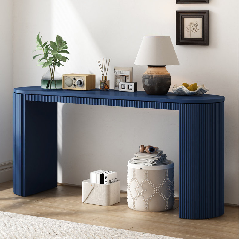 Console avec détail à rayures verticales bleu marine pour le salon - caractéristique de conception courbée décorative