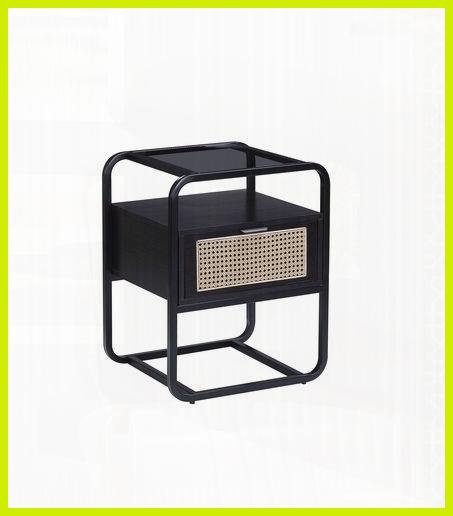 Table basse en verre trempé à finition noire avec structure en métal - peu encombrante Facile à nettoyer pour le salon