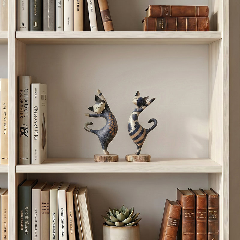 Ensemble de 2 figurines de chat dansant, sculptures éclectiques en résine bleue et blanche sur base de bois pour tablette et bureau