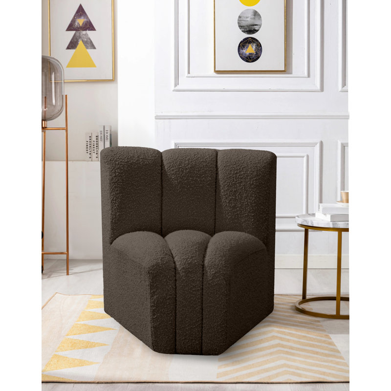Chaise d'appoint rembourrée Iyahna, Tissu brun bouclé