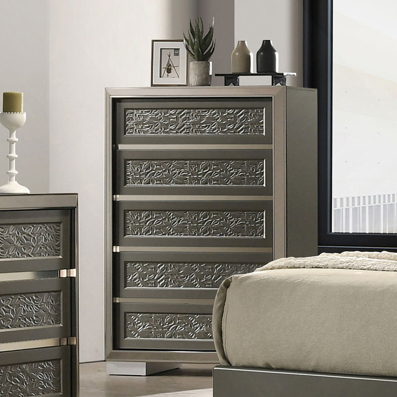Commode de style contemporain à 5 tiroirs avec support à 5 tiroirs et feuillets sur fond gris foncé